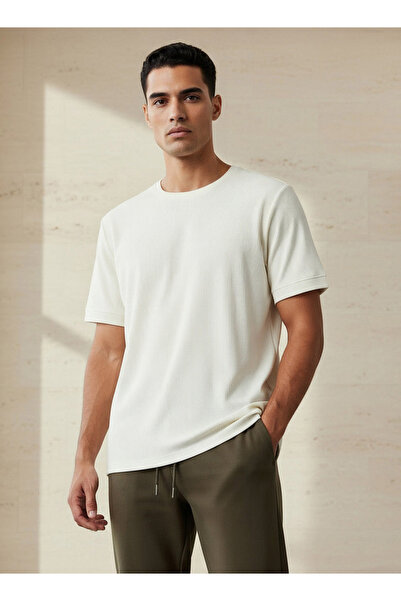 Iconic تيشيرت رجالي بقصة عادية، ياقة دائرية، أكمام قصيرة، مضلع