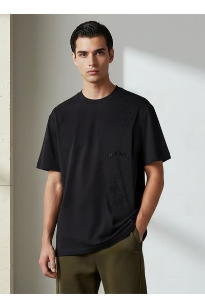 Lee Cooper Men Regular Fit Crew Neck Short Sleeves Embellished T-shirt