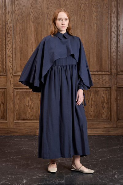 Line By Touches فستان فيكسا مع عباءة