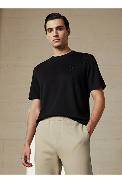 Lee Cooper Men Regular Fit Crew Neck Short Sleeves Badge Detail T-shirt