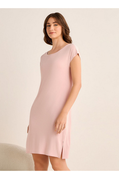 FAV فستان نوم قصير الأكمام يصل إلى الركبة مع فتحة جانبية