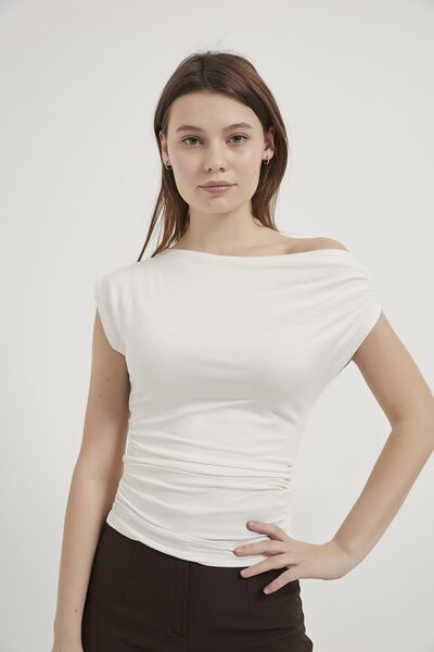 Arma Life Armalife 1632 women's blouse with shoulder ruffles and open neckline