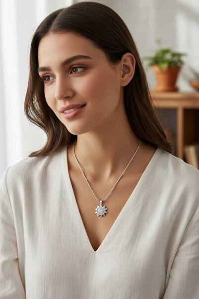 Aware Time قلادة من الفولاذ المقاوم للصدأ مرصعة بحجر الزركون مع طرف دوار