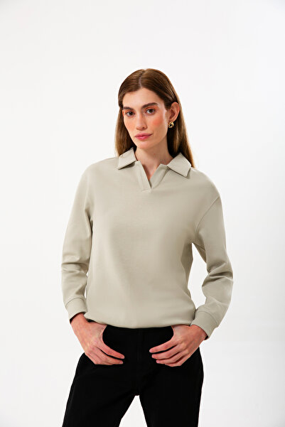 UNIQVIBE سويت شيرت نسائي من القطن العضوي ذو ياقة بولو باللون البيج