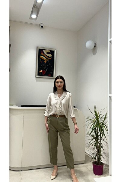 Şamdan Soft shirt with fold-over sleeves and a distinctive V-neck