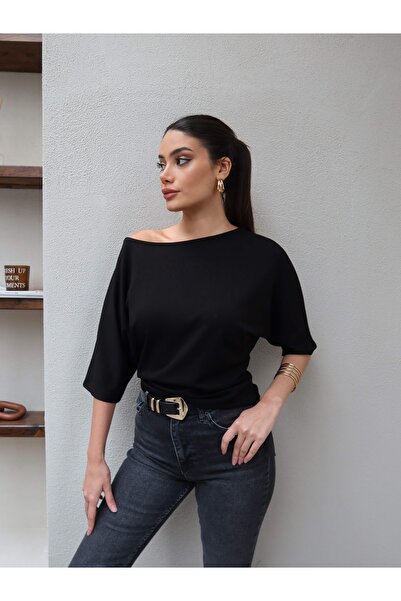 ESRAHELVACI Μπλουζάκι με ίσια λαιμόκοψη