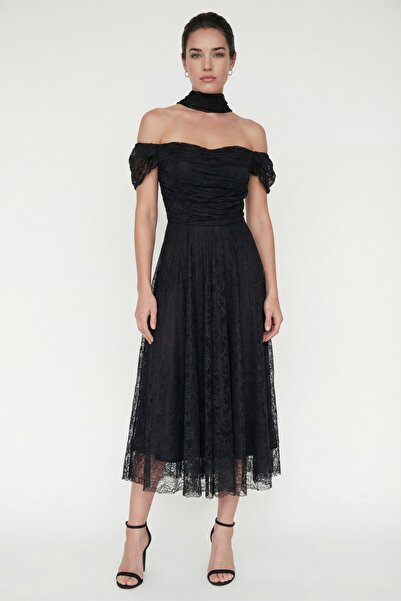 Lafaba Rochie de seară neagră, mulată, cu decolteu bărcuță, cu dantelă, lungi...