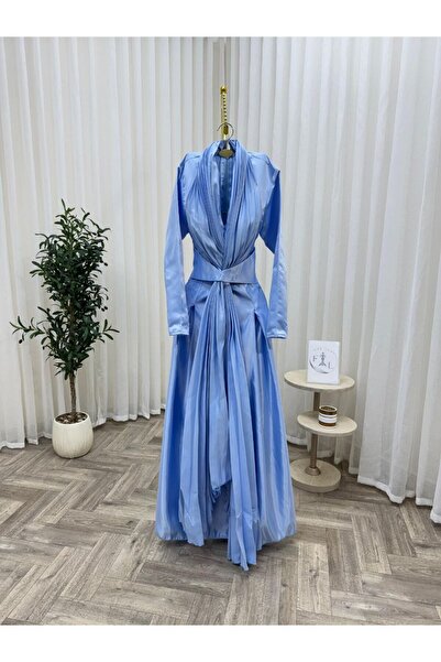 ainaqat aljawhara Haya's dress