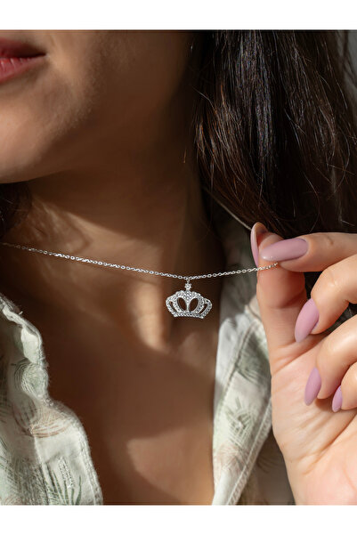LUNAERA JEWELRY 925 Ayar Gümüş Zirkon Taşlı Taç Figürlü Kadın Kolye