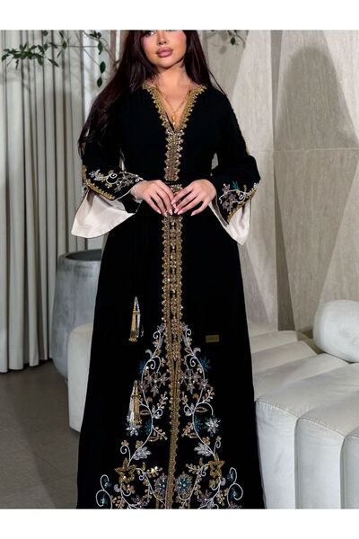 Fine Four embroidered jalabiya