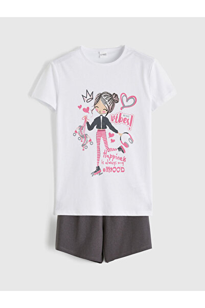 LC Waikiki Комплект пижама с шорти за момичета в цвят екрю с принт
