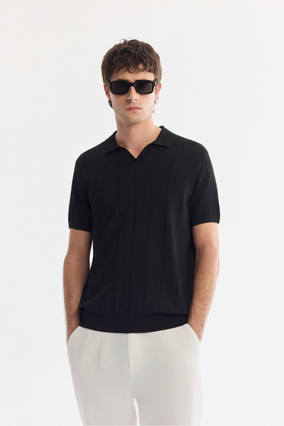 Avva Ανδρικό μαύρο πλεκτό μπλουζάκι με λαιμόκοψη πόλο χωρίς κουμπιά Με υφή A6...