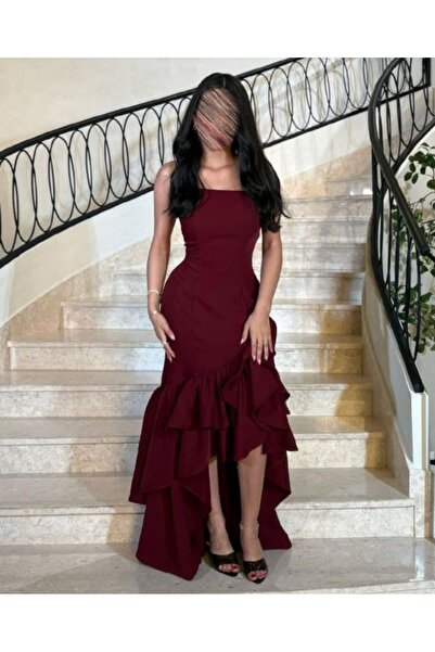 Genenic An elegant and distinctive dress suitable for all occasions