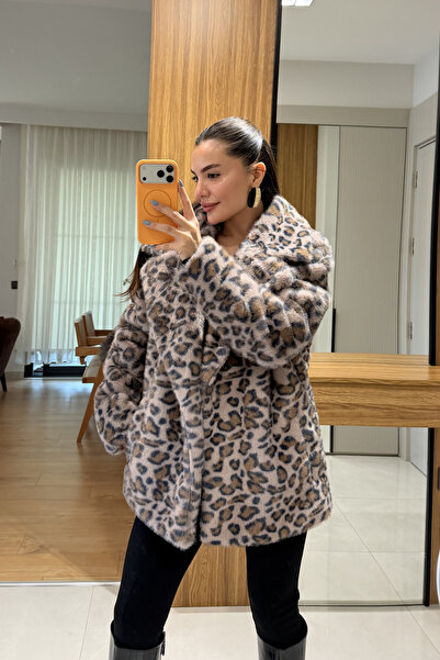Gizem Ecemiş Yolanda Pembe Leopar Yakalı Kürk