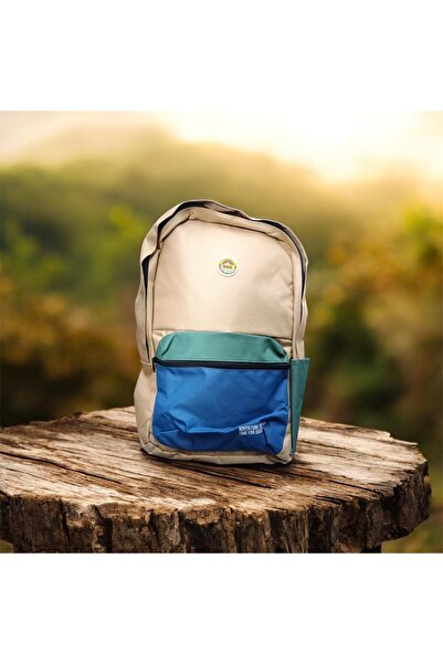 Motzi copilul din spate