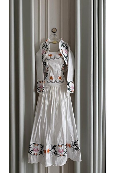 alweshah alahmar Ramadan dress