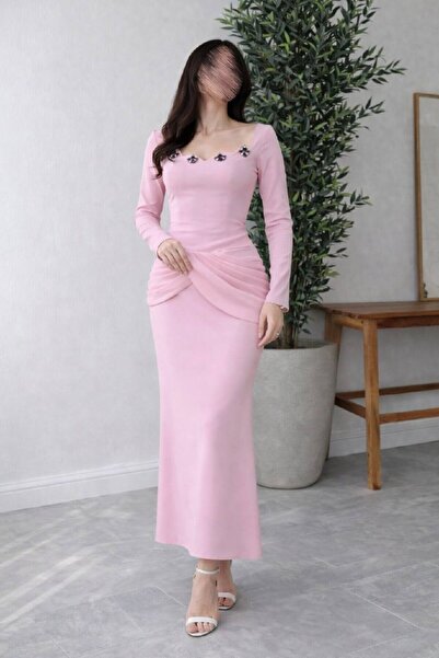 Calissa Store A soft pink dress with a feminine touch