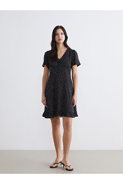 LC Waikiki Μαύρο μίνι φόρεμα με βολάν και πουά σε σχήμα V