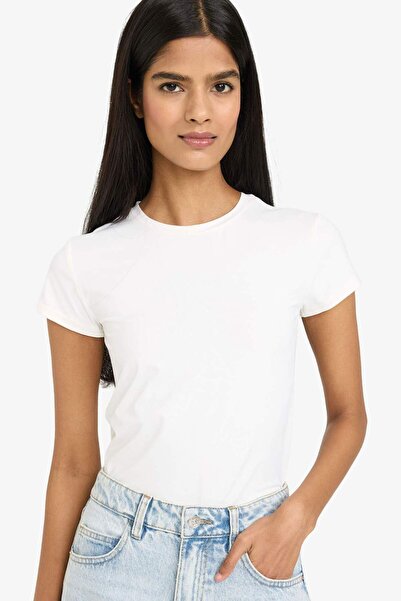 DeFacto Slim Fit Dar Kesim Bisiklet Yaka Basic Düz Beyaz Kısa Kollu Tişört F7...