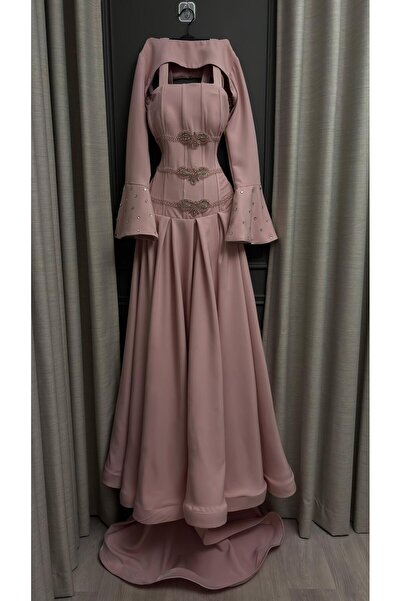 LAMSAT LATIN Elegant pink evening dress with a sophisticated design and luxur...