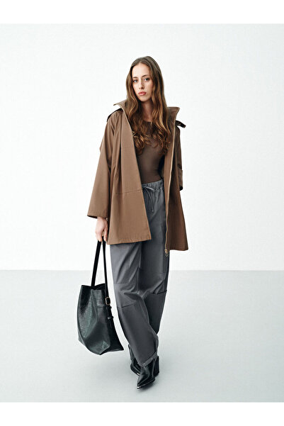 LC Waikiki Brown Easy-To-Wear Women's Raincoat with Velcro Fastening on the S...