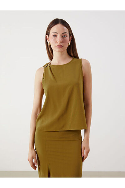 LC Waikiki منتجات فريزن ستور التي لا مثيل لها: بلوزة بتفاصيل مطرزة على ياقة I...