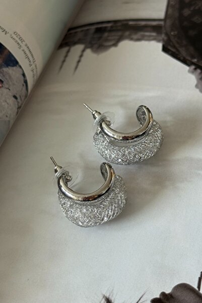 Trendy Butik Silver color glittery earrings