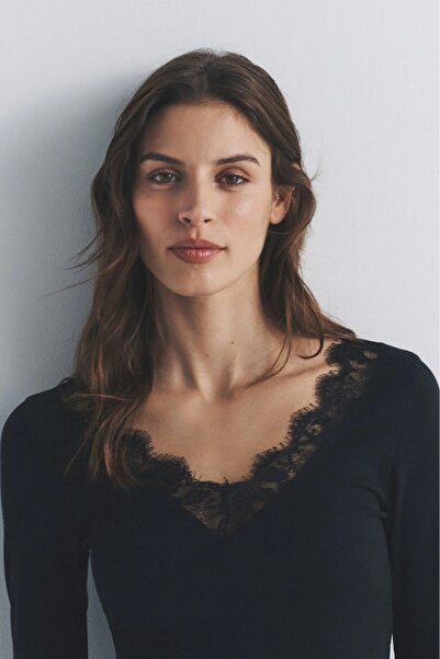 JE-TU Dantel Şeritli V Yaka Viskon Bluz JT9357