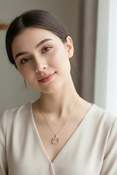 Clariss Çelik Zincir Gold Renk Pembe Taş Detaylı Çelenk Model Kadın Kolye