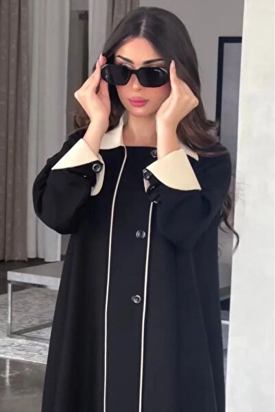 Karmen عباية ميسام ربع كلوش أسود فاحم – كريب فاخر بتفاصيل بيج وياقة عصرية وطق...