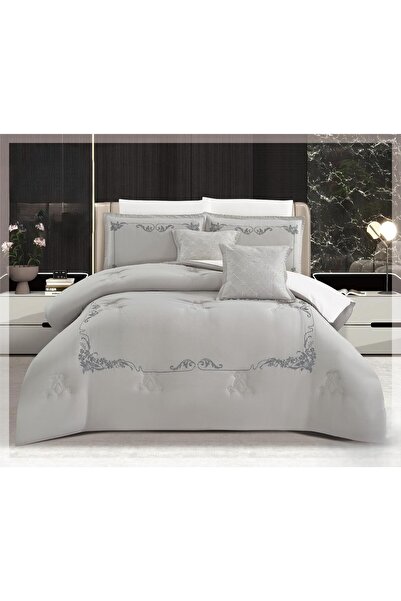 Moon A double bed comforter set with an embroidered design to give you elegan...