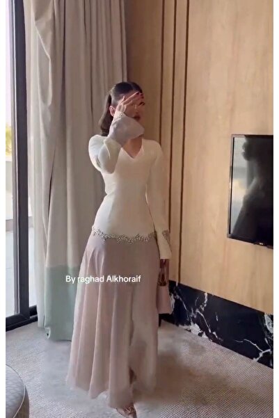 NALA FASHION An elegant evening dress with a design that combines softness an...