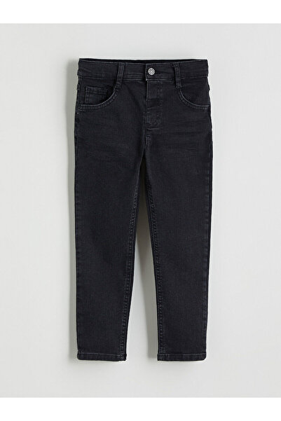 LC Waikiki بنطلون جينز أسود ضيق للأولاد من مجموعة إلسيفا