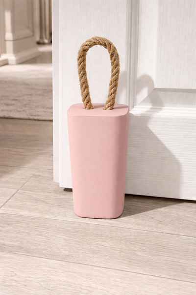 mythos حامل باب خرساني بحبل طبيعي - وردي فاتح |   إكسسوار منزلي أنيق 2.5 كجم