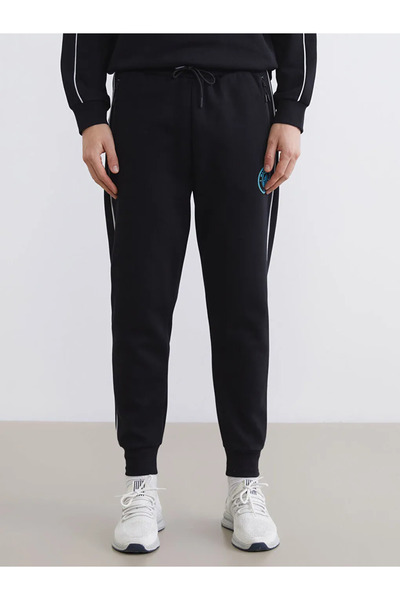 LC Waikiki Pantaloni de trening negri, slim fit, cu imprimeu Manchester City,...