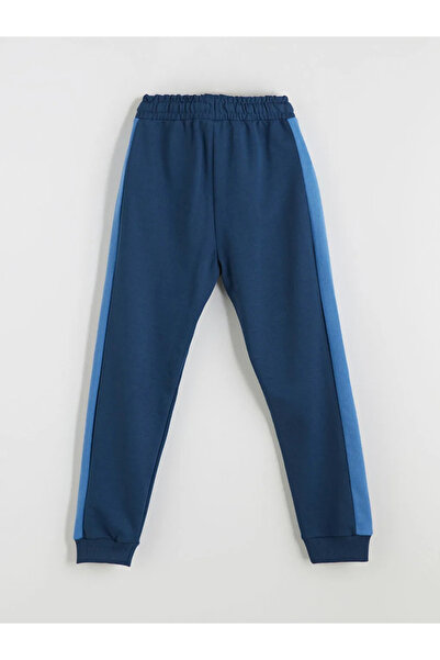 LC Waikiki طقم بدلة رياضية للأولاد باللون الأزرق مع ياقة دائرية