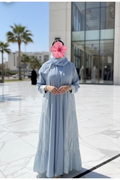 DOUBLE1WAN An elegant abaya with a sophisticated and luxurious design, giving...