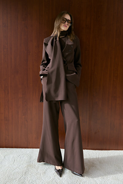 Melike Tatar Fular Detaylı Ceketli Takım 32-2662