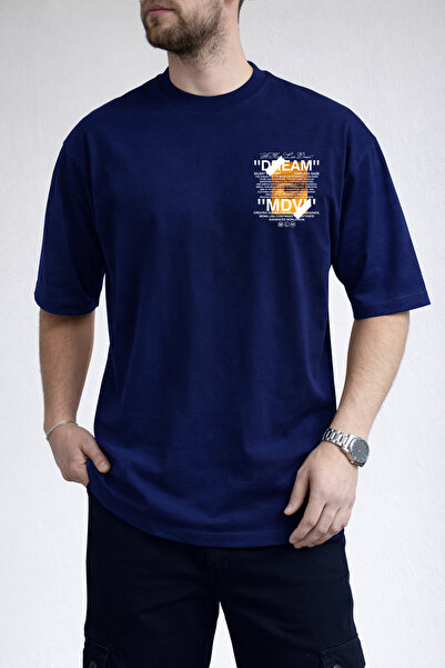 caddekombin تي شيرت رجالي باللون الأبيض مطبوع عليه نص Dream وMDVI ذو ياقة دائ...