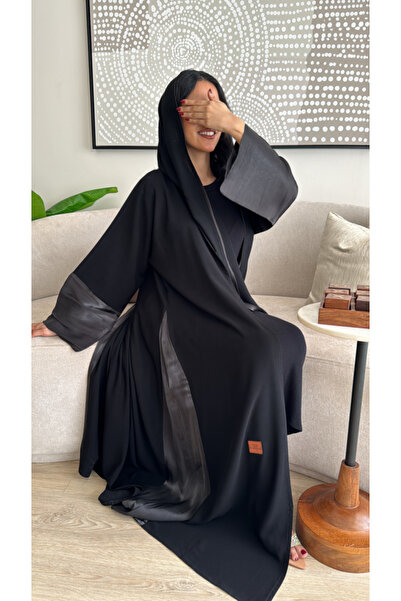 Warazan عباية سوداء بأكمام ملونة وكسرات من الجنب