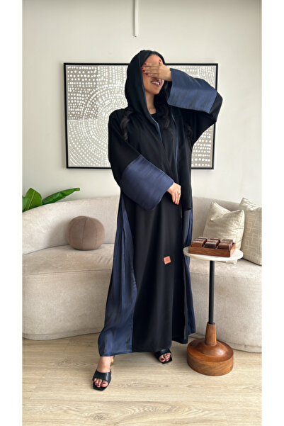 Warazan عباية سوداء بأكمام ملونة وكسرات من الجنب