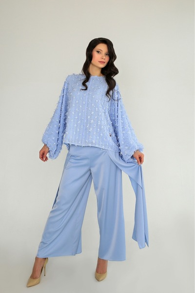 Obaha A lady's elegant outfit