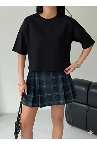 moda paketi D Logo Appliqué White Crop T-Shirt – Oversized Cut, Short Sleeve ...