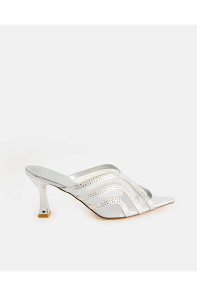 REDTAG حذاء نسائي مفتوح من الخلف مزين بأحجار فضية