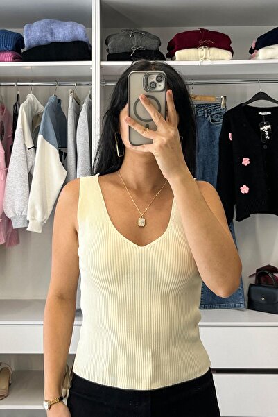 Qu Style V Yaka Atlet - Krem KREM