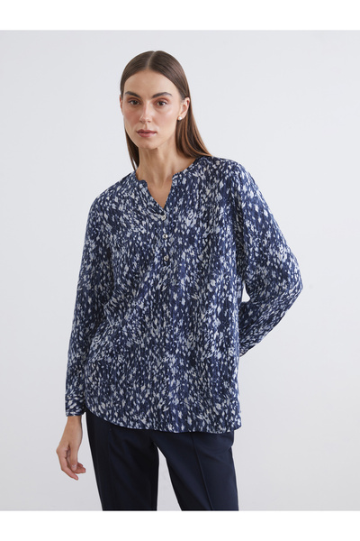 LC Waikiki بلوزة منقوشة بياقة على شكل حرف V