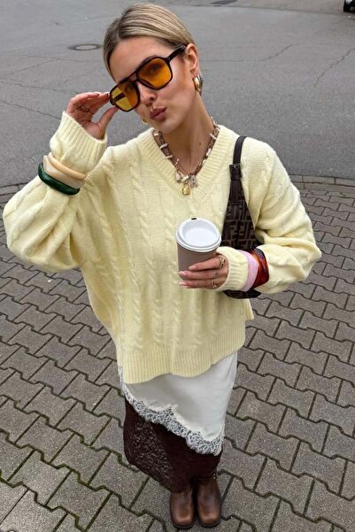 Madmext Sarı V Yaka Örgü Desenli Triko Kadın Kazak MG2684