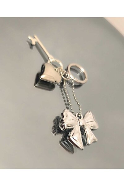 mixify سلسلة مفاتيح أنيقة بلون فضي مع أشكال فيونكة وقلب ومفتاح