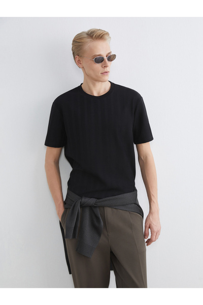 LC Waikiki Tricou texturat pentru bărbați cu guler rotund.