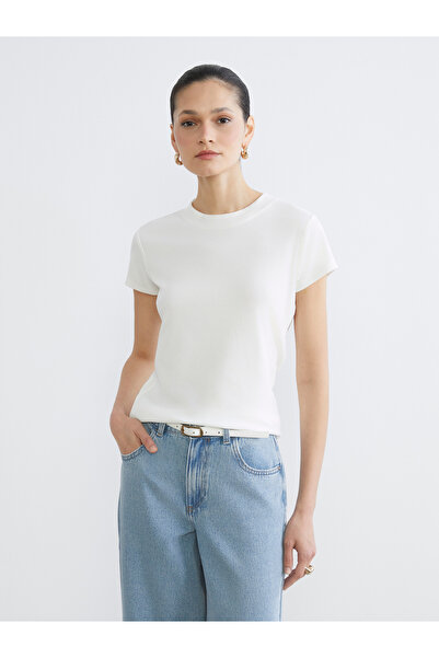 LC Waikiki بدلة جسم محبوكة برقبة دائرية